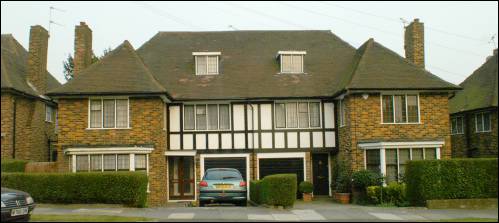 06-8 Greenhalgh Walk